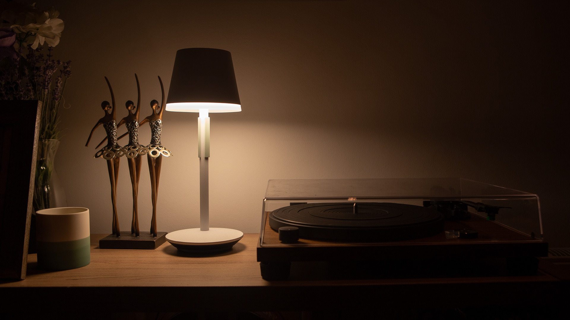 Hue portable table lamp review: more than just bedside light | T3