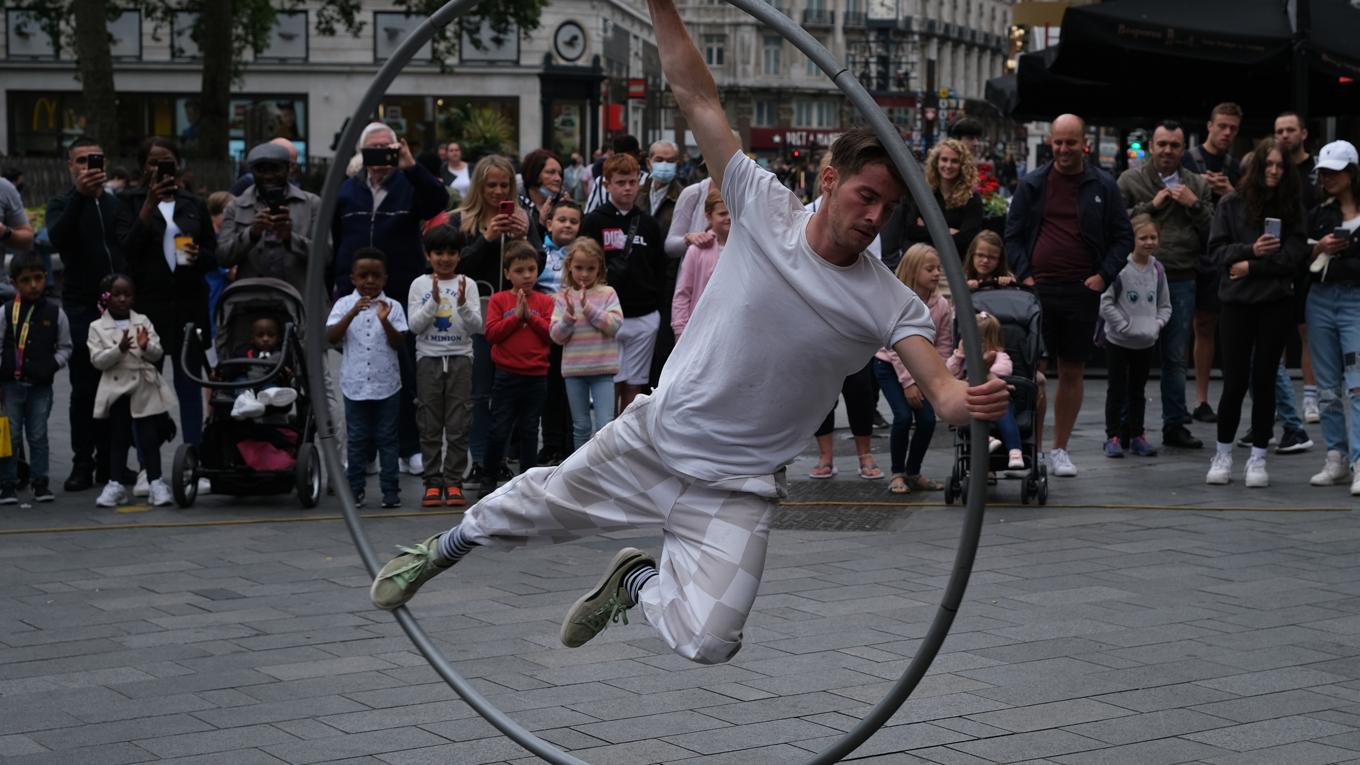 A street performer London's Trafalgar Square shot with the Fujifilm XF33mm f/1.4 lens