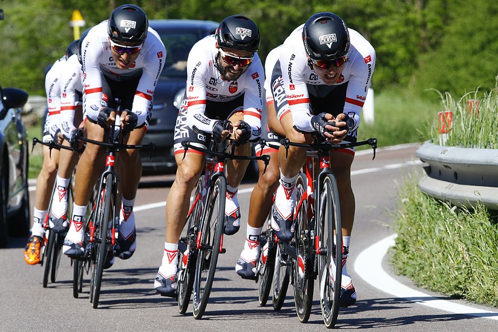 Skydive Dubai in the team time trial at Giro del Trentino