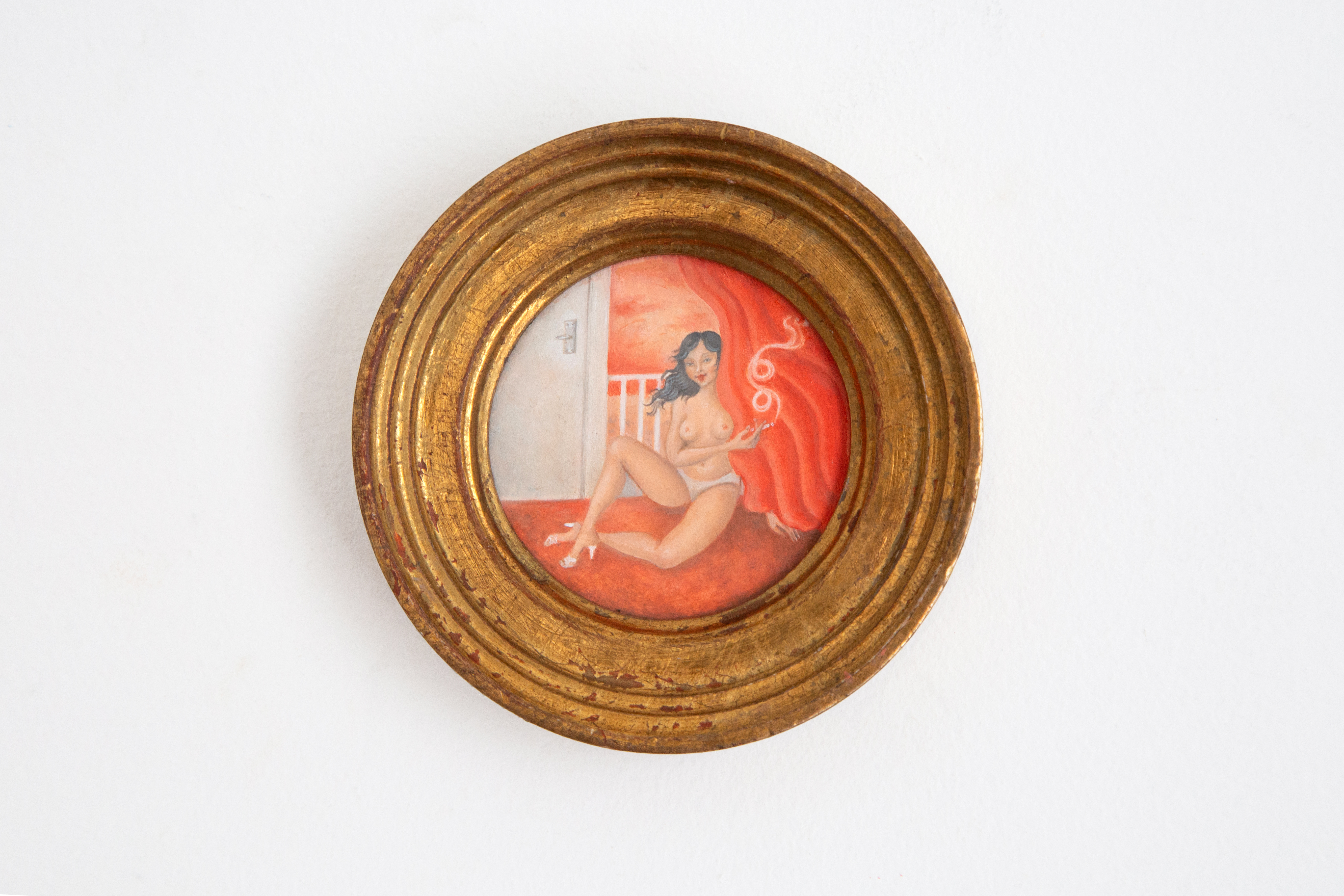 Lorena Lohr picture of nude woman in small round frame