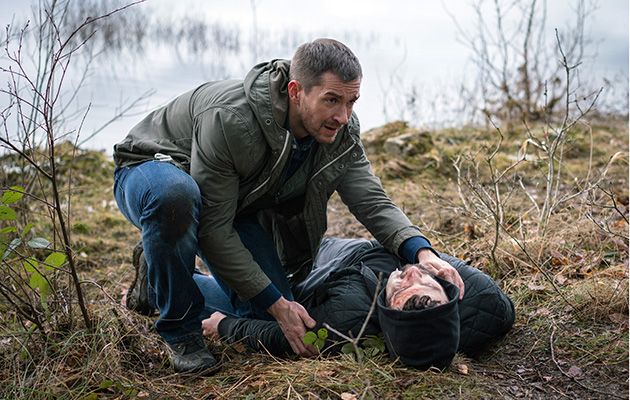 Overdose? Pete finds Ross unconscious in Emmerdale…