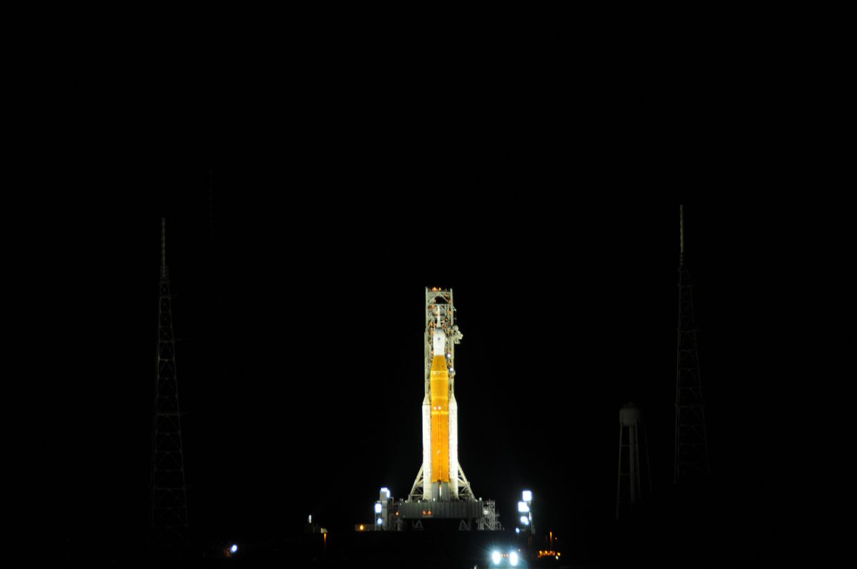 NASA&#039;s Artemis 1 stack on the launch pad shortly before fueling of its huge Space Launch System rocket began in the early morning hours of Aug. 29, 2022.