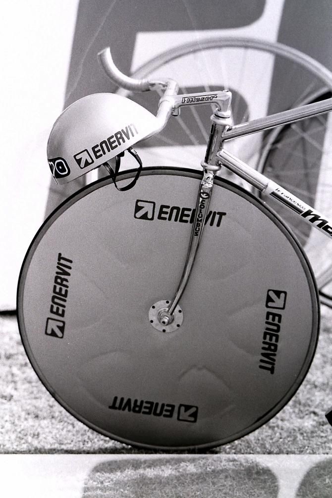 The front disc and Moser's aero helmet