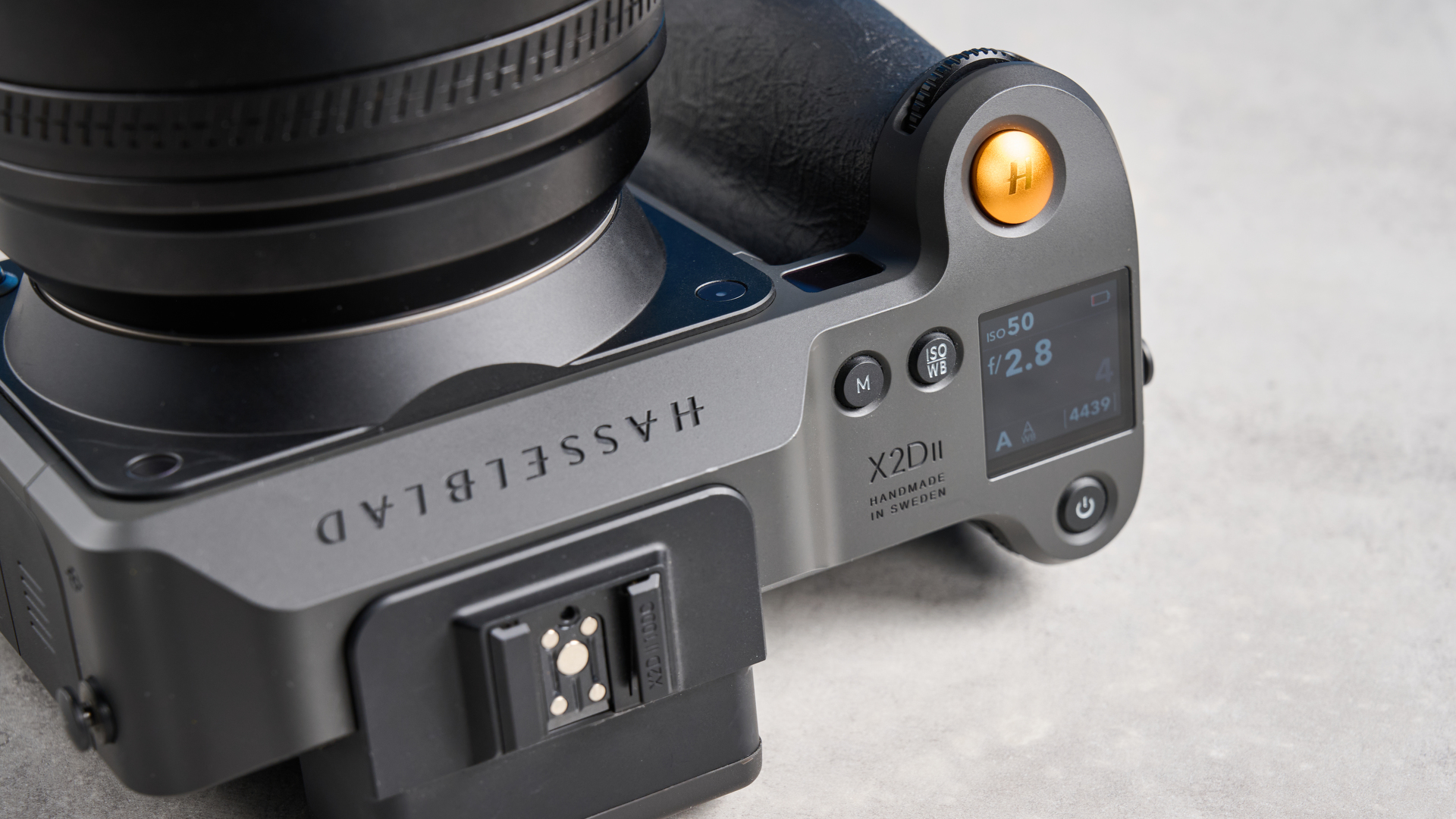 The Hasselblad X2D II 100C top plate