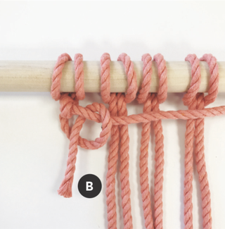 How to macrame a horizontal clove hitch knot step four