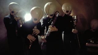 Bith playing music at Mos Eisley Cantina