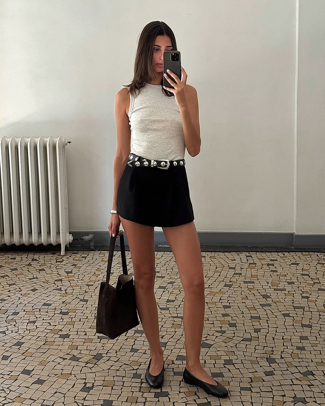 Woman wearing fall brown suede bag trend.