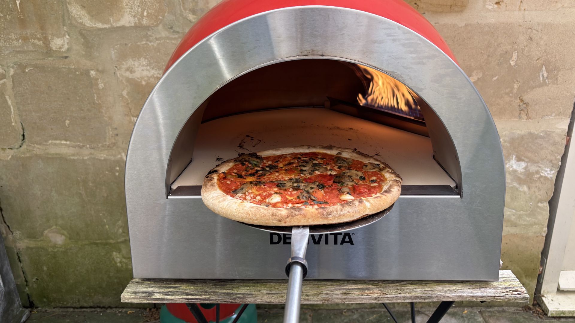 Testing the Delivita Flow Dual Fuel Pizza Oven by cooking a pizza