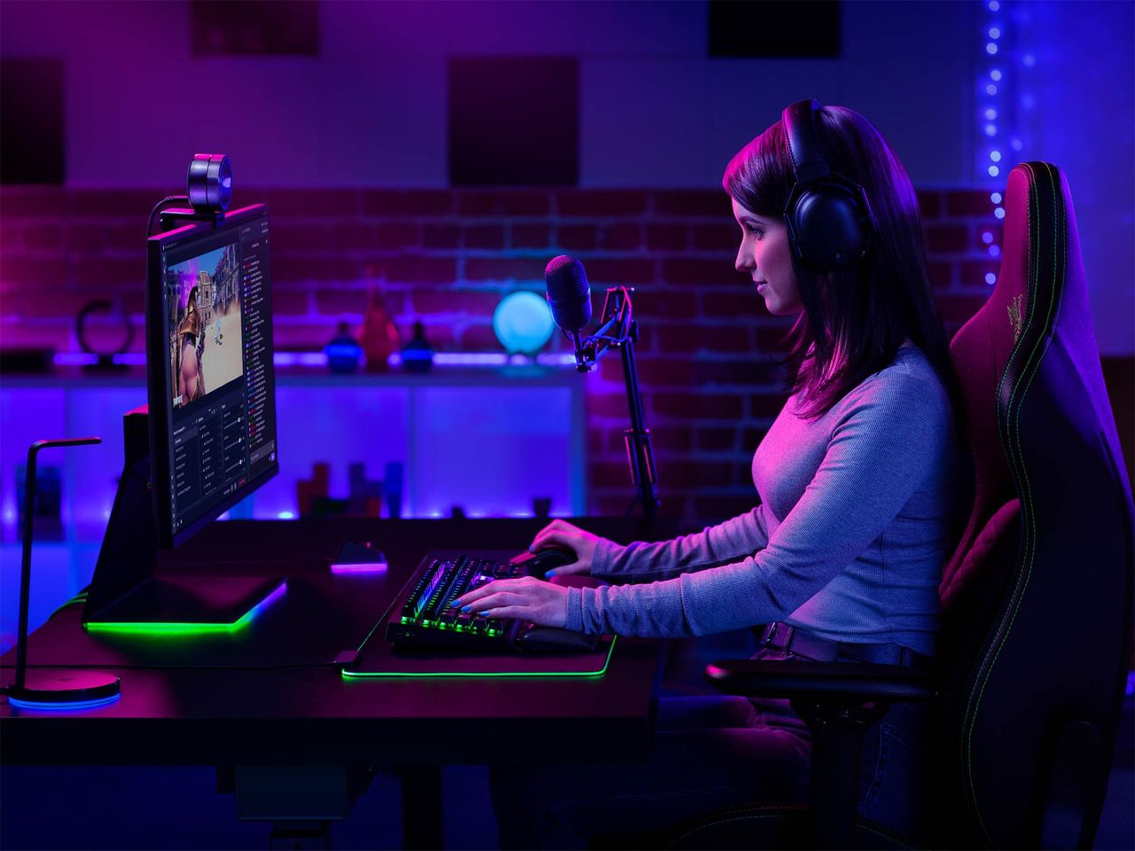 Razer Kiyo Pro Press Lifestyle