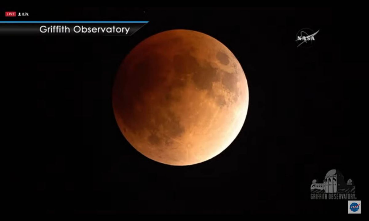 See Photos of the Super Blue Blood Moon 2018 from Twitter, Instagram ...