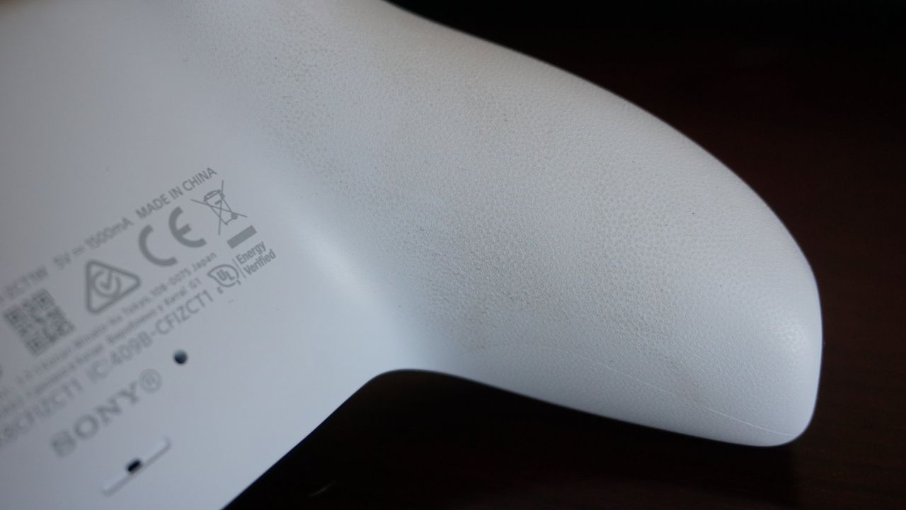 (Before) Dualsense grip dirty