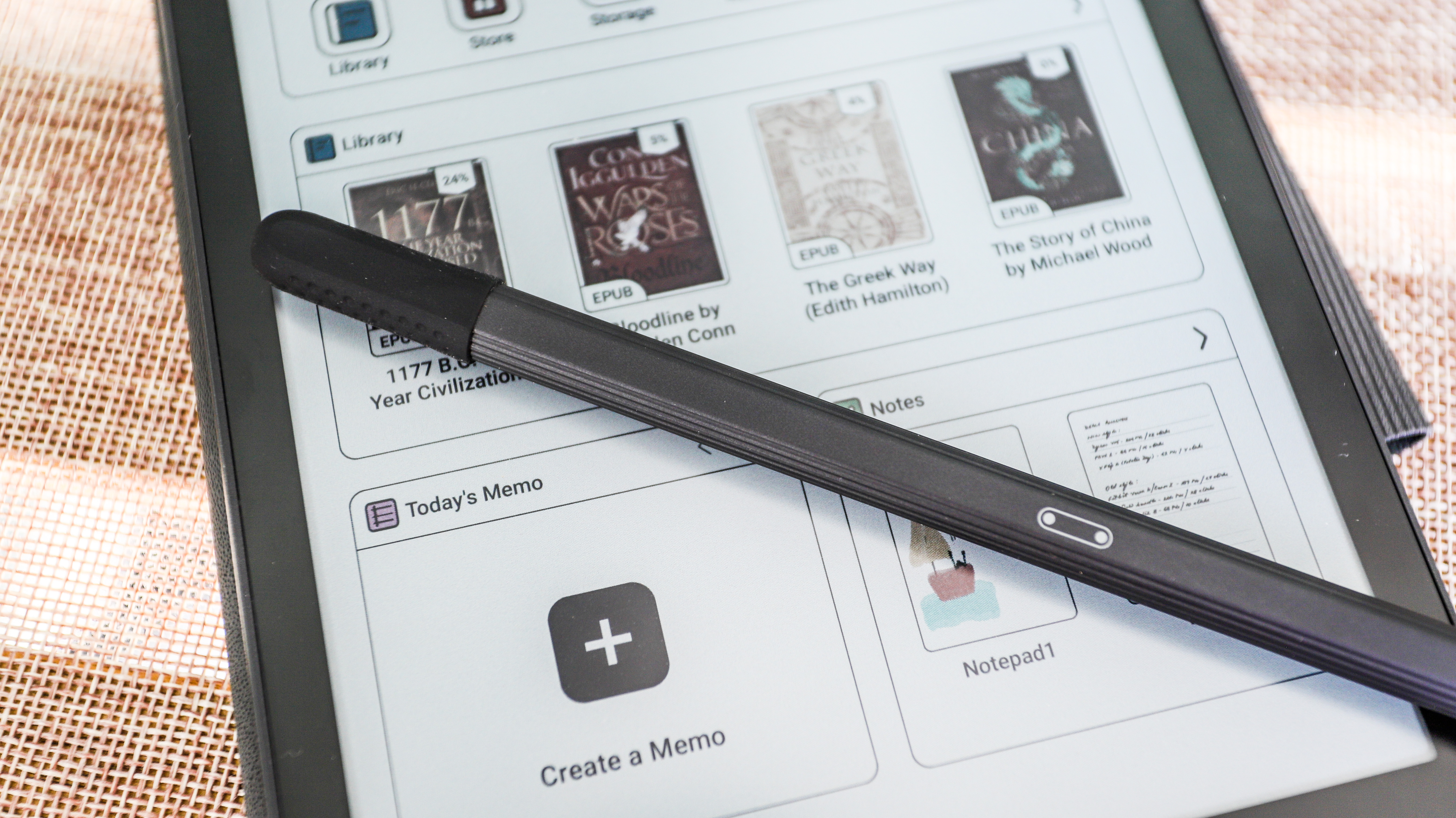 The Onyx Boox Tab Mini C stylus lying across the tablet