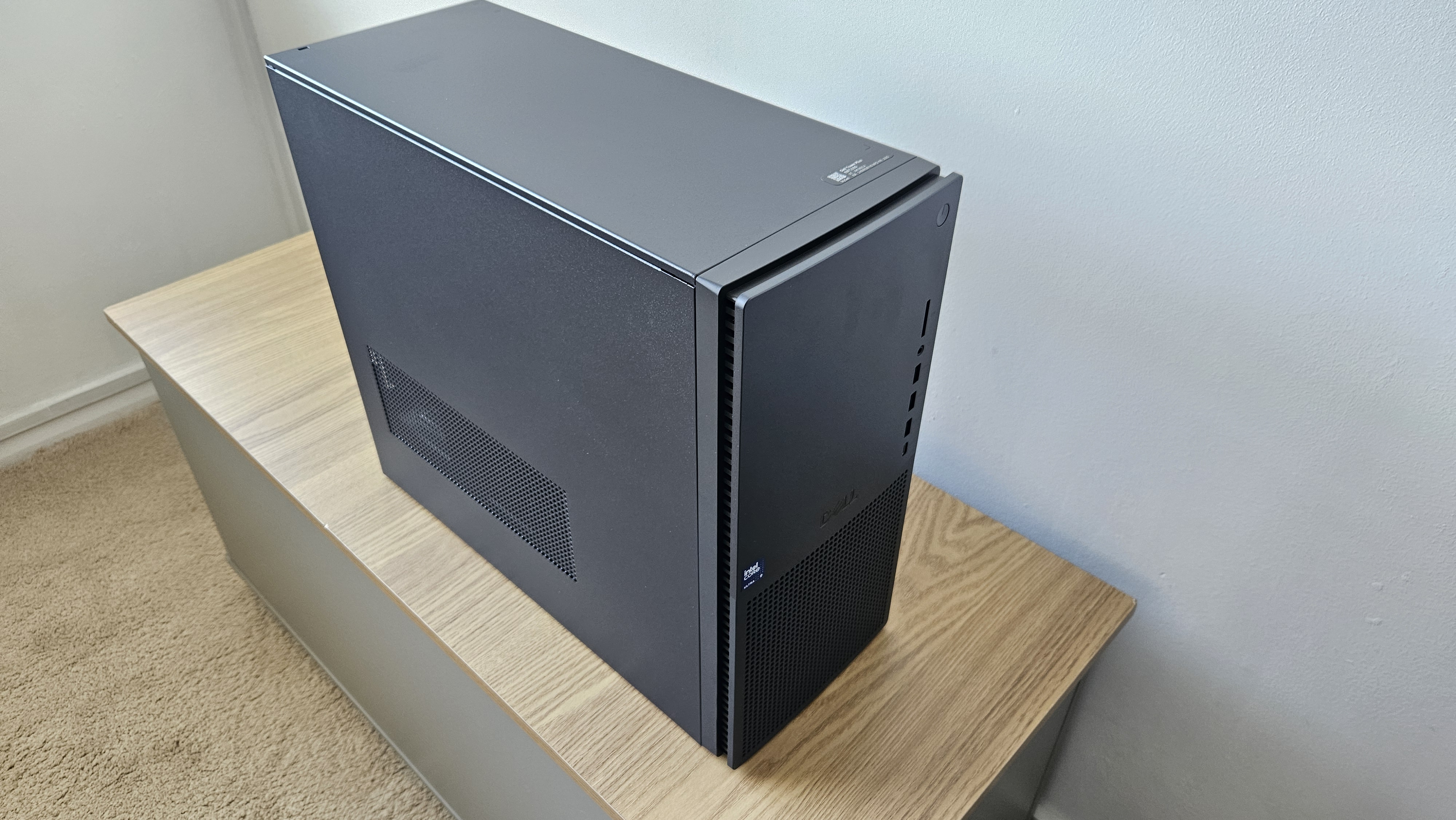 The Dell Tower Plus EBT2250 on a desk