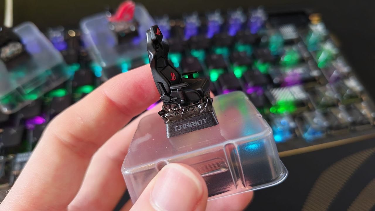 The ROG Chariot keycap spinning