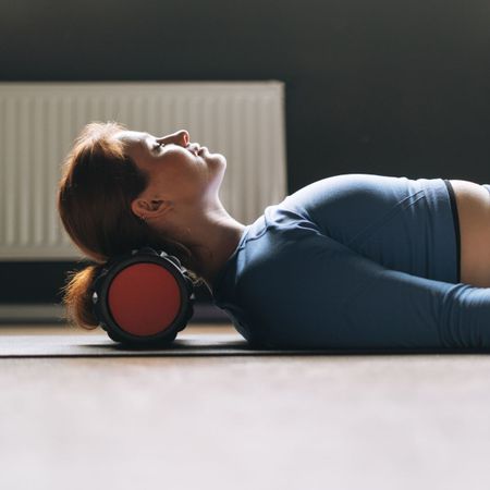 Health tracking: Woman lying on a foam roller