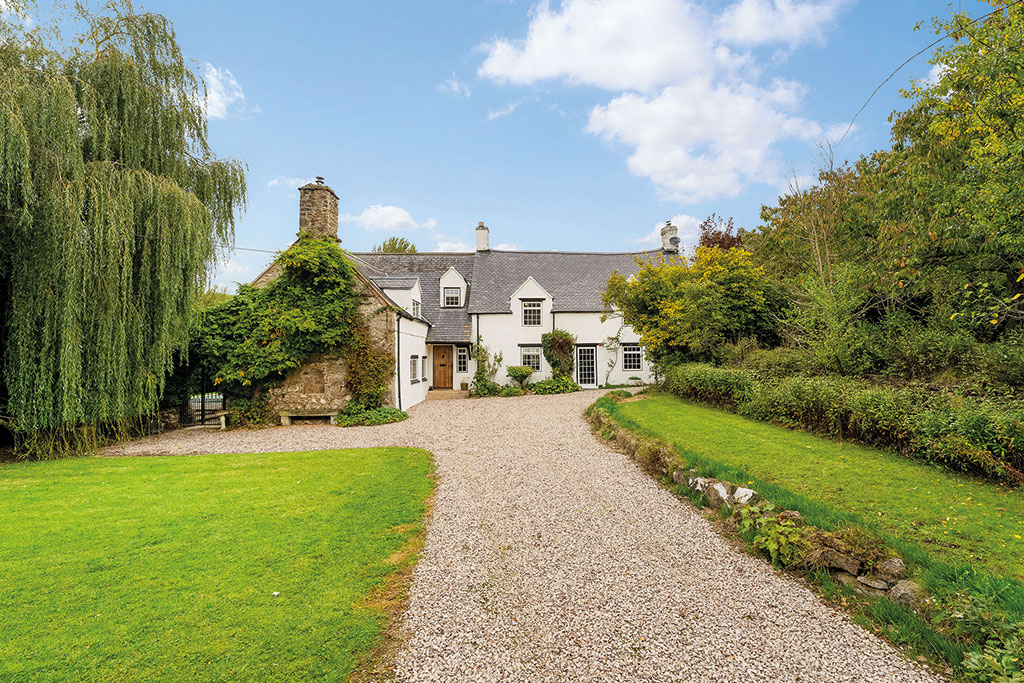 Properties for sale with swimming pools: Nant Isa, Rhyd-y-Foel, Conwy
