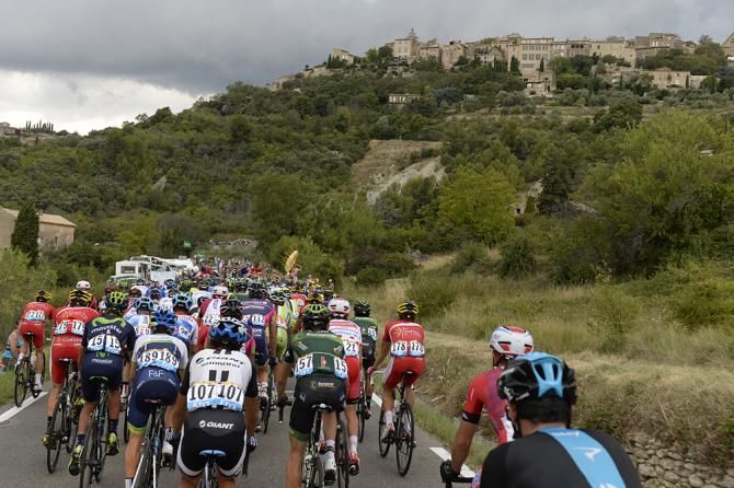 The peloton heads into the gloom on stage 15
