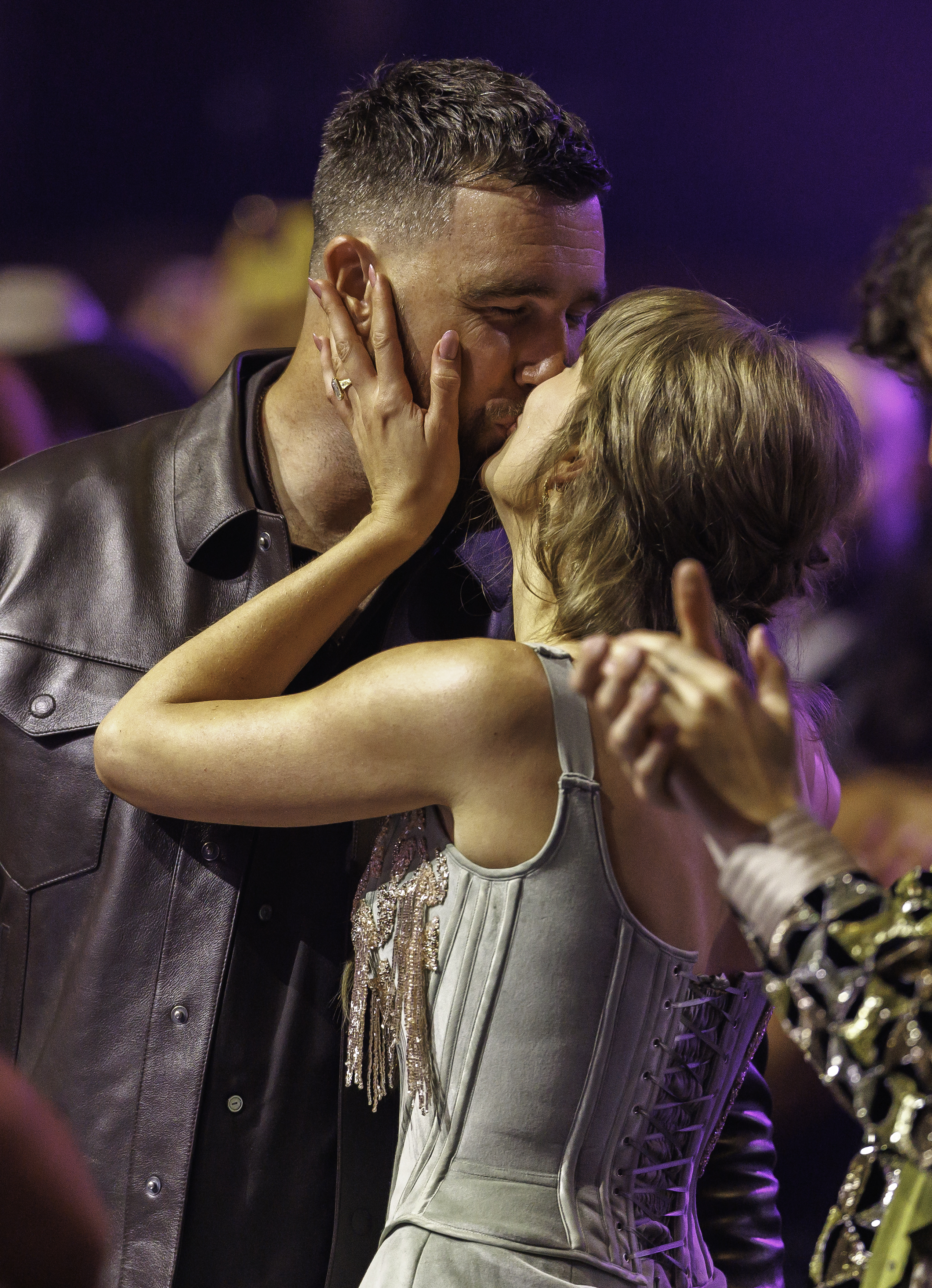 Taylor Swift and Travis Kelce kiss at the iHeartRadio Music Awards