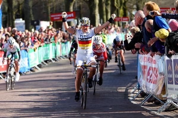 Ina Yoko Teutenberg (HTC - Columbia Women) takes her third Drentse 8 van Dwingeloo in a row. Second was Emma Johansson (Redsun Cycling Team) and third Annemiek Van Vleuten (Nederland Bloeit).