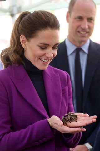 Kate Middleton holding a spider - Prince William, Duke of Cambridge observes as Catherine, Duchess of Cambridge handles a tarantula called Charlotte from Kidz Farm during a tour of the Ulster University Magee Campus on September 29, 2021 in Londonderry, Northern Ireland. (Photo by Chris Jackson/Getty Images)