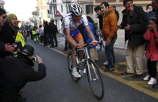 Robert Gesink (Rabobank) rides his way into the race overall lead