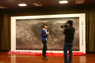 Chang'e 2 Spacecraft's New Moon Image with News Crew