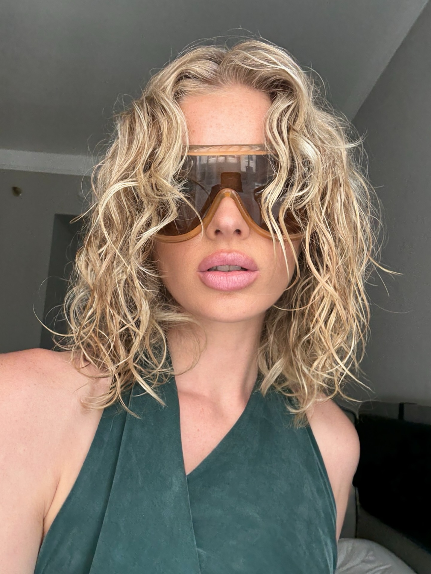 Elsa Hosk with blonde curly lazy bob hair trend