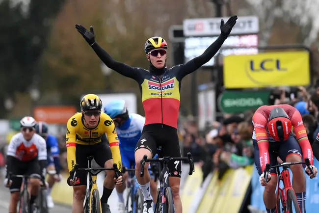 Lesultanza di Tim Merlier sul traguardo di La Vérriere (Image credit: Getty Images)
