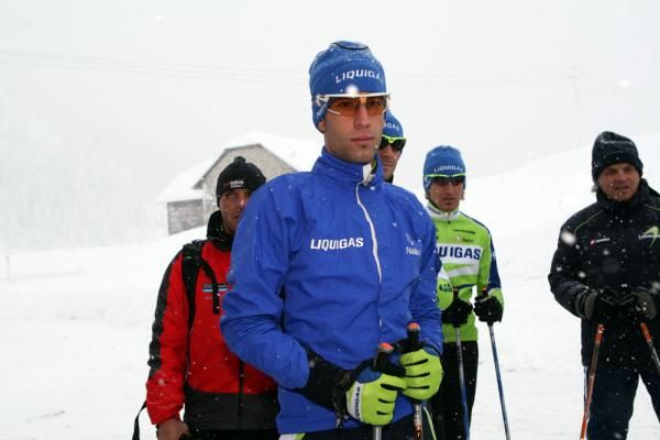 Vincenzo Nibali gets ready for a cross-country session in the snow