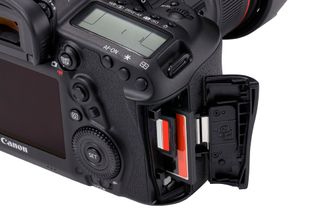 The EOS 5D Mark IV matches the D850 in offering two card slots, although the camera opts for a CompactFlash slot instead of the D850's XQD format