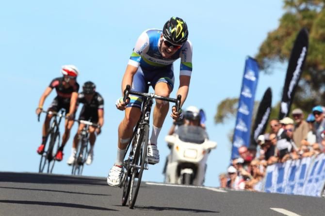Luke Durbridge (Oria-GreenEDGE) breaks away from Kristian House (Rapha Condor) and James Oram (Grays Online) in the closing laps