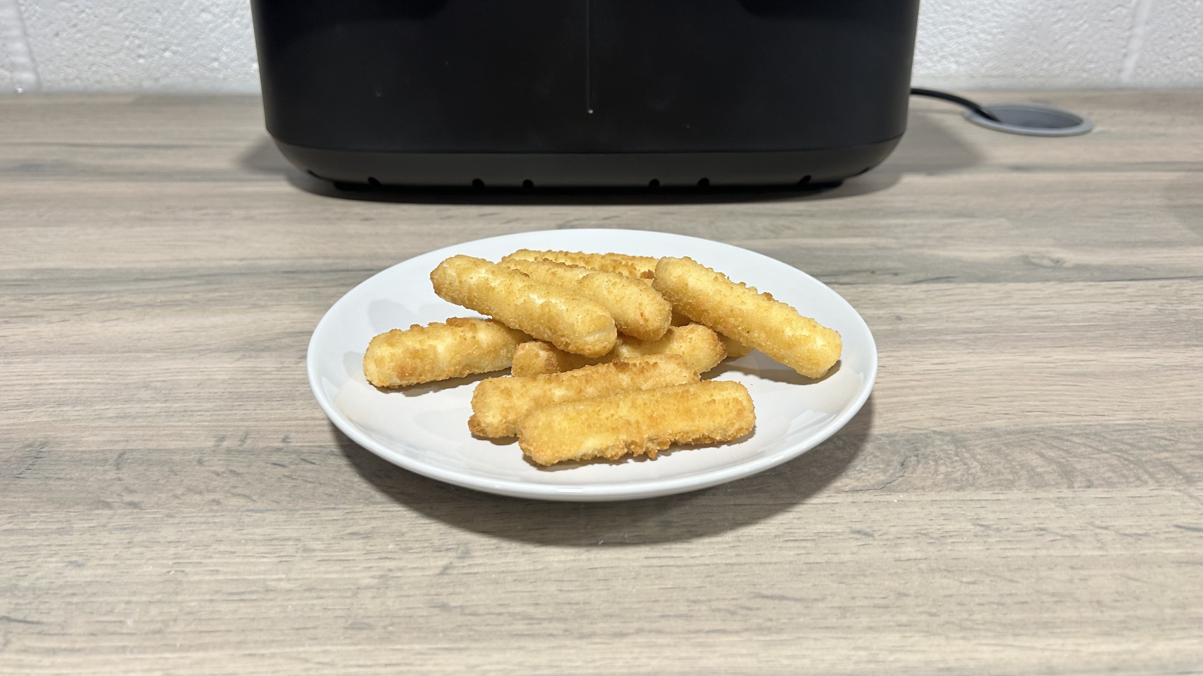 Image of halloumi fries cooked in the Philips 1000 Series FlexDrawer Air Fryer.