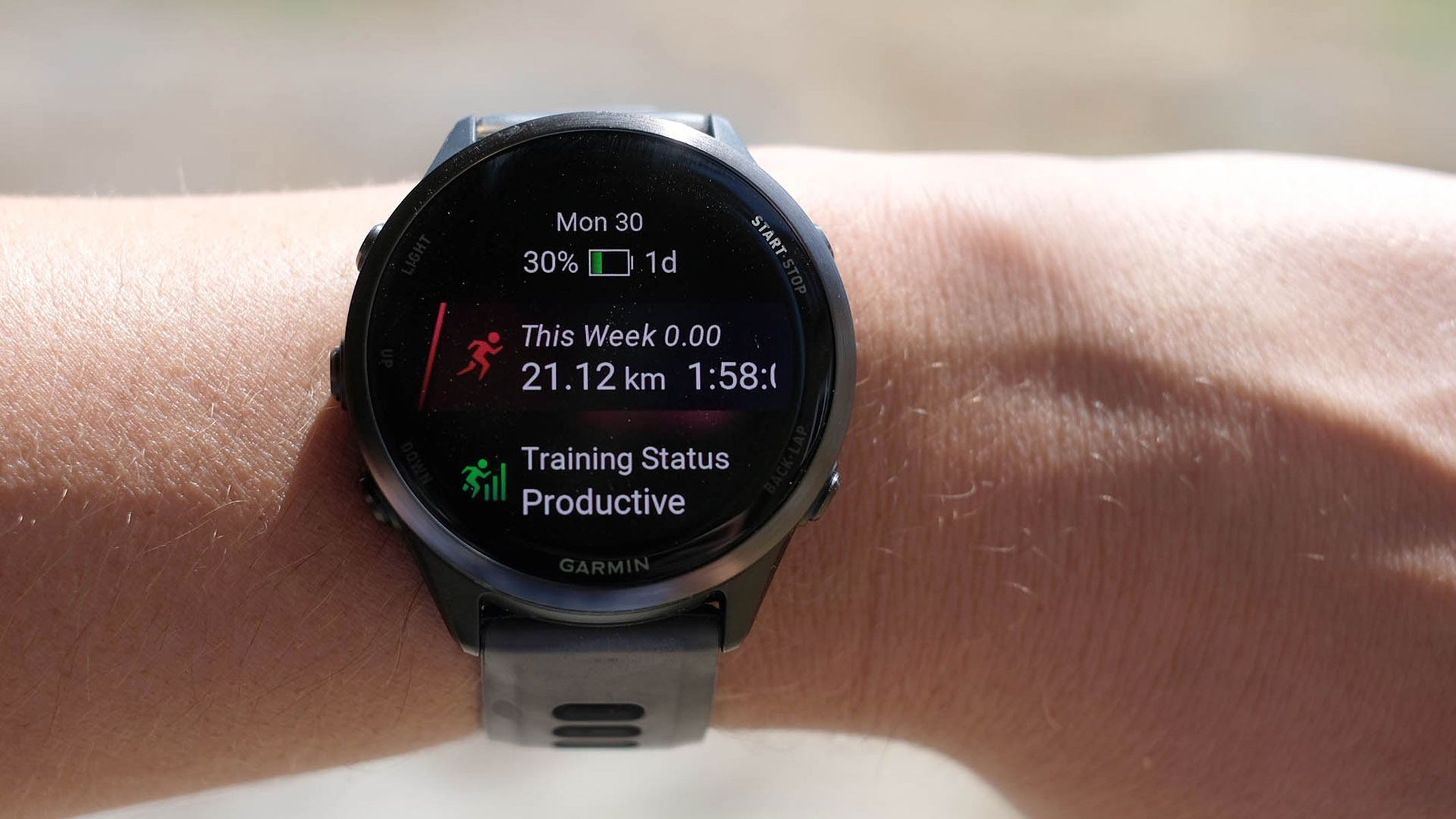 A close-up picture of the weekly workout stats in the Garmin Forerunner 570