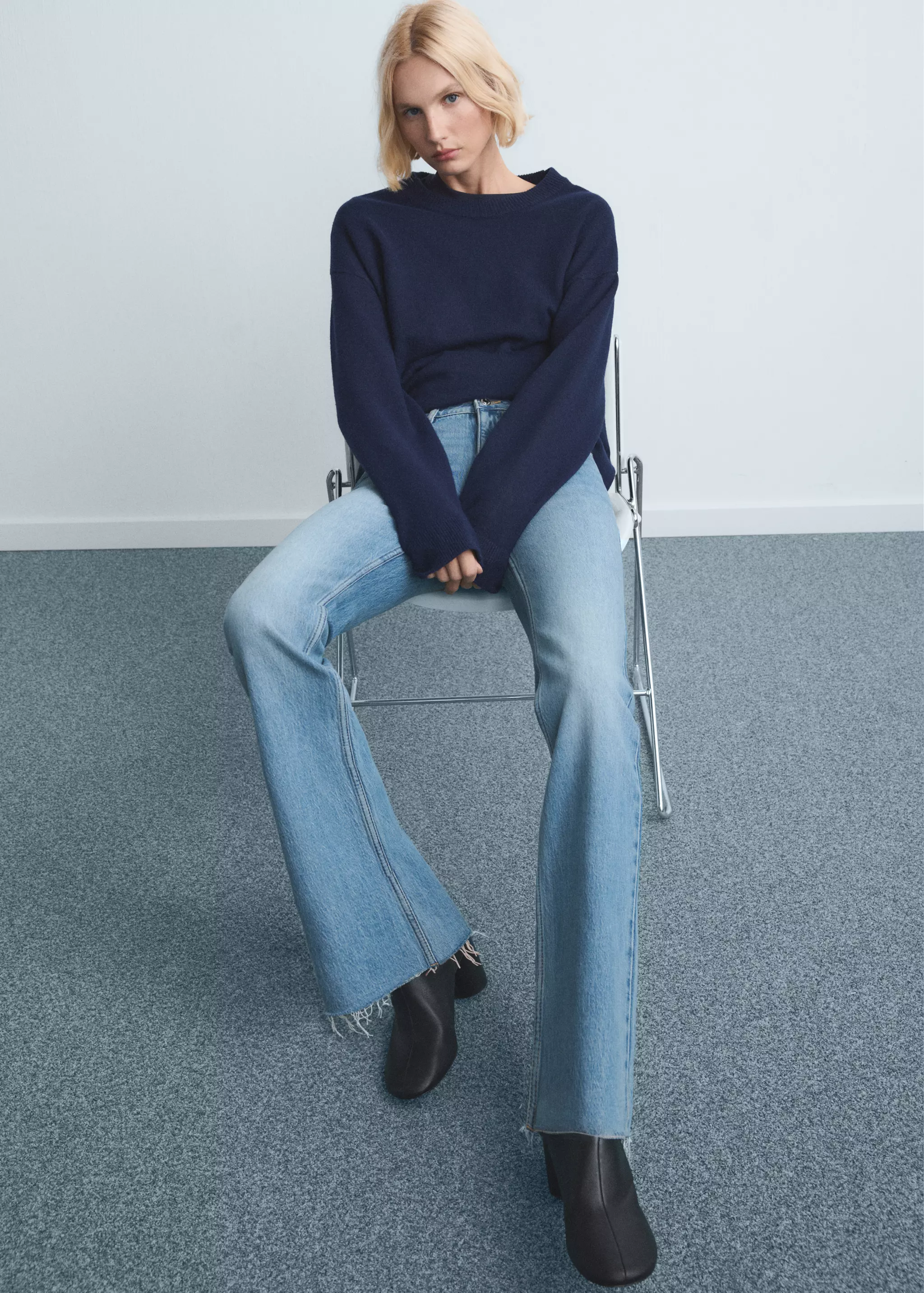 Fiona Flared Mid-Rise Jeans - Women | Mango United Kingdom