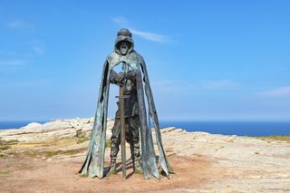 Rubin Eynon's Gallos sculpture in Tintagel