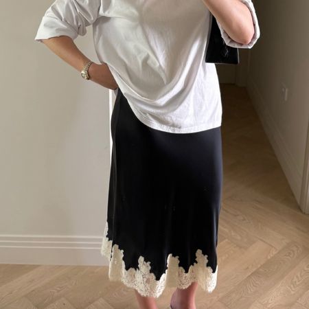 @sarahlouiseblythe wearing a lace-trim skirt and wedge sandals