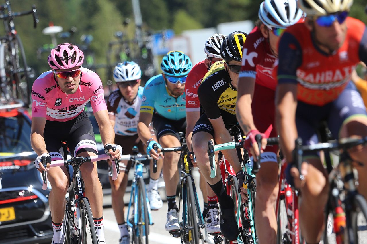 Tom Dumoulin keeps an eye on his rivals