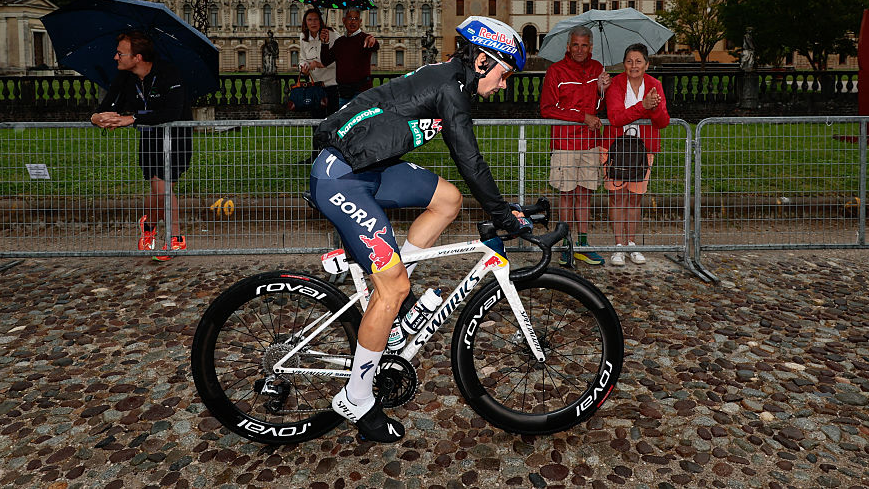 Primož Roglič at the start of stage 16 of the Giro d'Italia