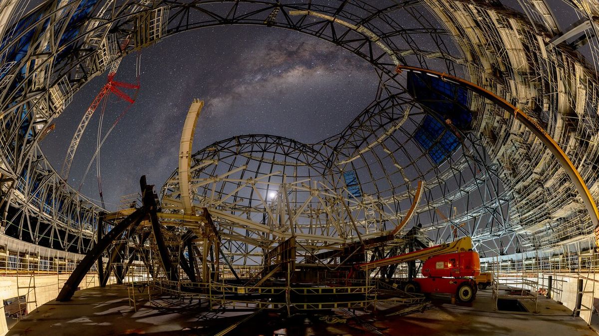 The heart of the Milky Way illuminates the world’s largest telescope construction site