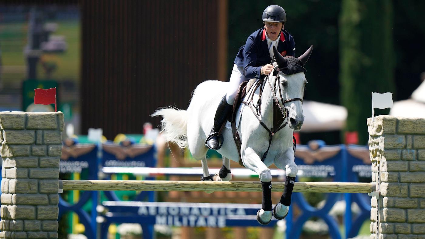 Matt Sampson and Ebolensky showjumping