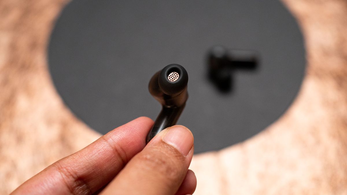 Holding the Creative Aurvana Ace 2 in hand