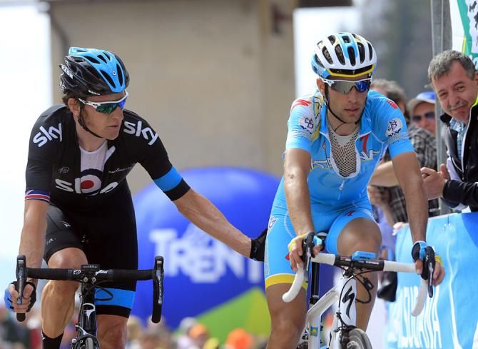 Vincenzo Nibali (Astana) and Bradley Wiggins (Sky) finish up