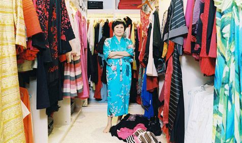 A women wearing blue dress