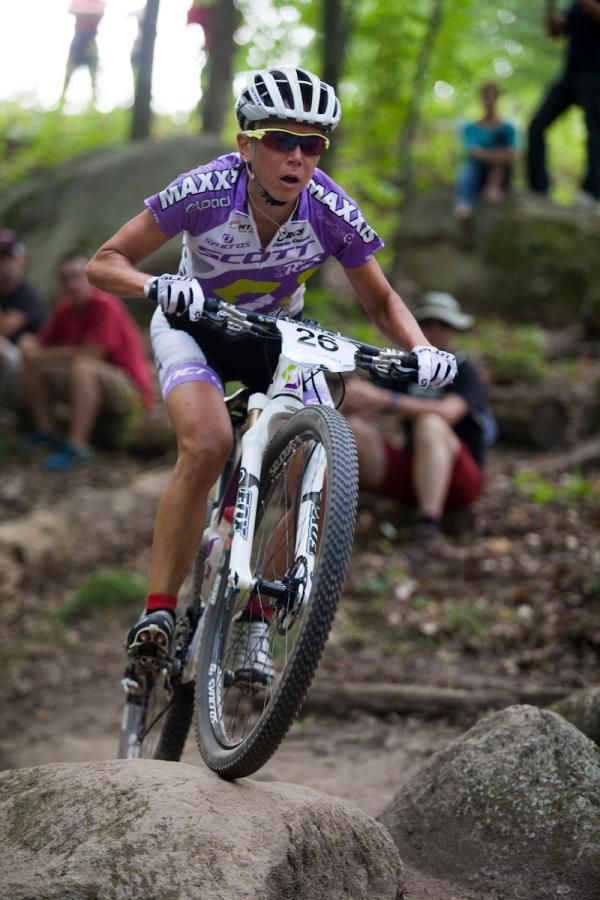 Second place finisher Amanda Sin (Scott 3Rox Racing) navigates a technical section during lap two.