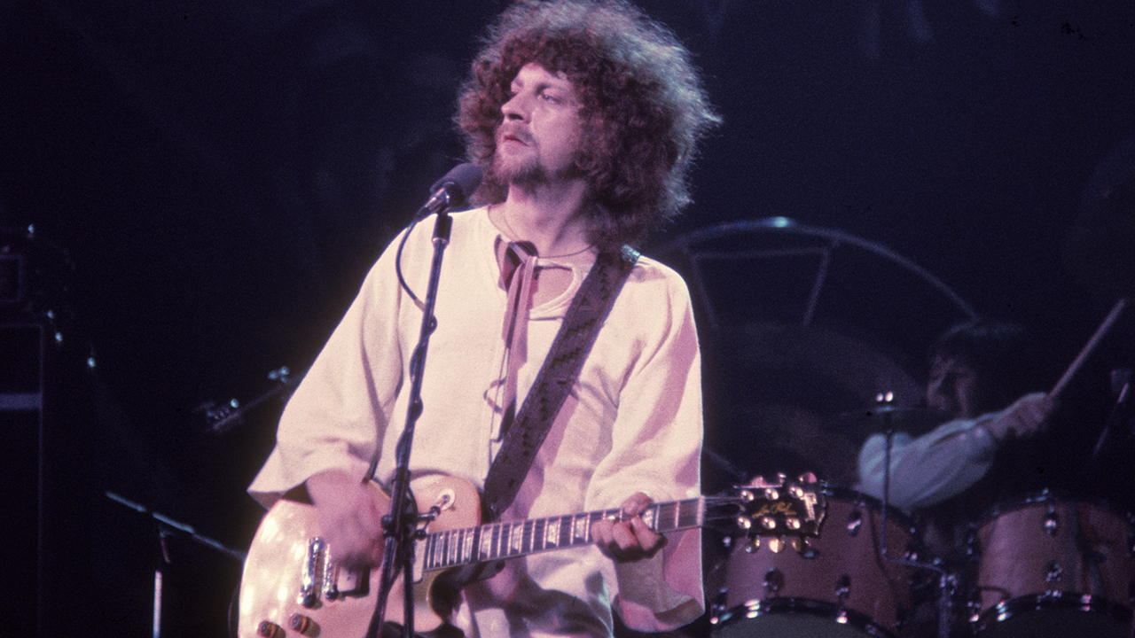 NEW YORK: Jeff Lynne and Electric Light Orchestra performing at the Beacon Theater in New York City in 1976. (Photo by Clayton Call/Redferns)