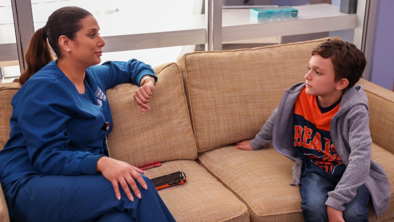 Doris talking to Owen on a couch in Chicago Med's 200th episode