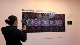 Samsung Display Bezel-less tile concept at MWC 2025