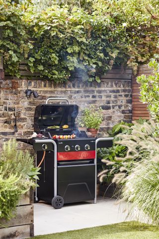 Outdoor grill BBQ ideas: large gas bbq from Dobbies