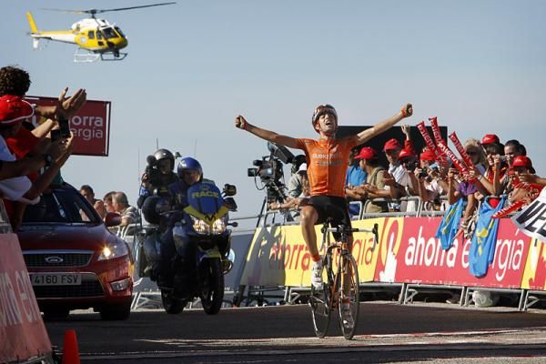 Mikel Nieve (Euskaltel - Euskadi) soloed to victory in stage 16 for the first professional victory of his career.
