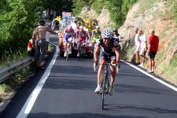 Sastre on his way to his first Giro stage win in 2009